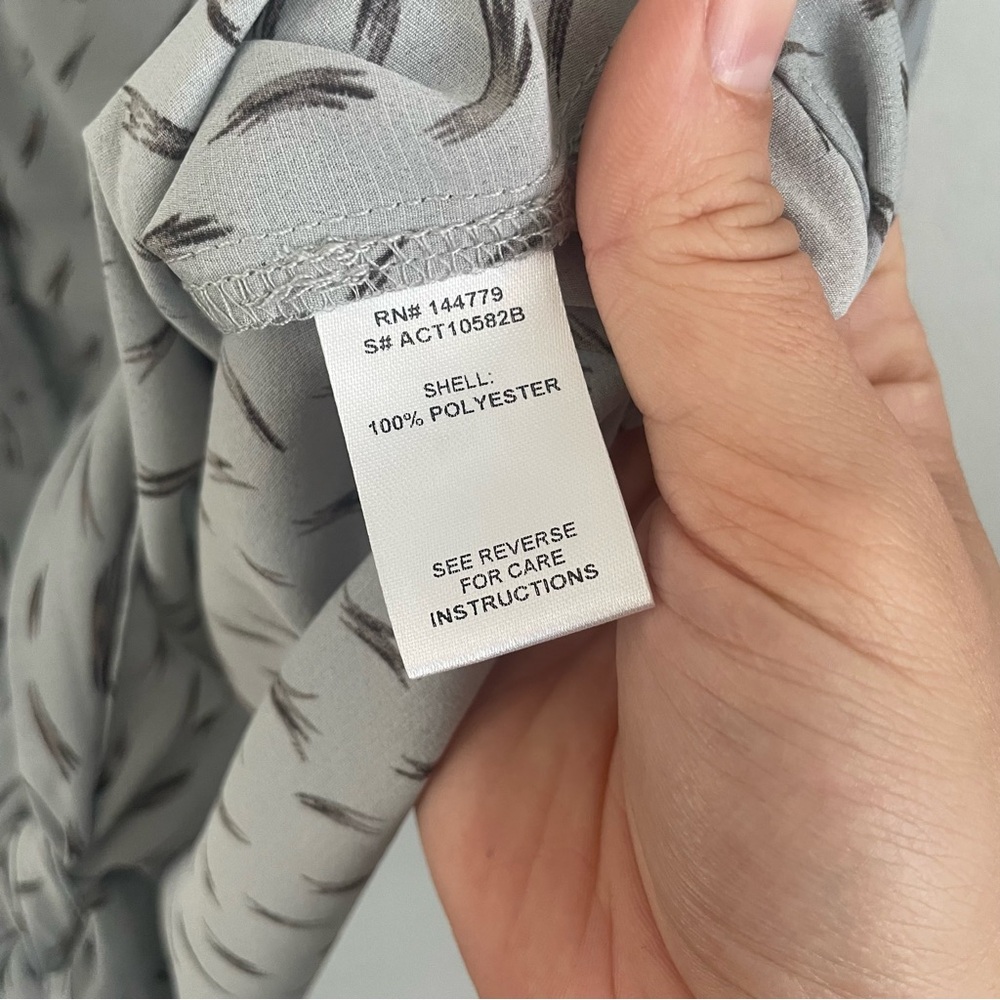 ACOA Grey Printed Tie Front Blouse NWT Lightweight 3/4 Sleeve Top Size Small - Picture 7 of 9